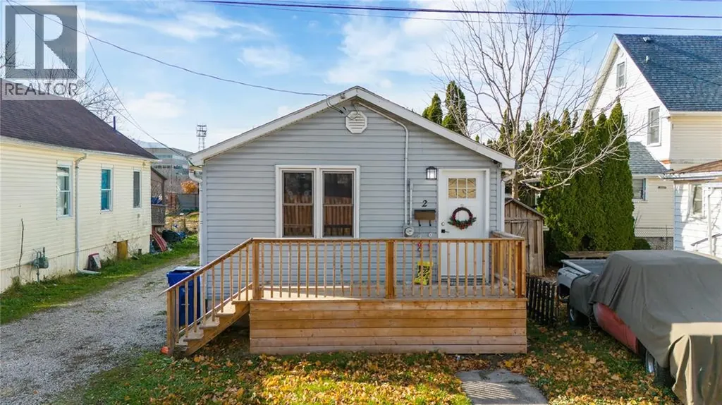 2 Daniels Place Chatham ON N7M 4P5