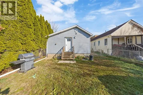 2 Daniels Place Chatham ON N7M 4P5