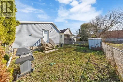 2 Daniels Place Chatham ON N7M 4P5