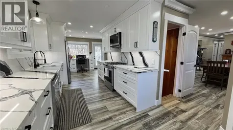 813 Seacliff Drive Kingsville ON N9Y 2L3