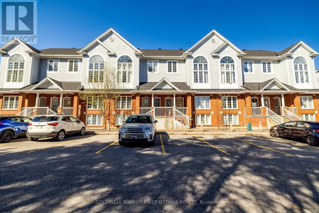 389 Wiffen Private Ottawa ON K2H 1G4