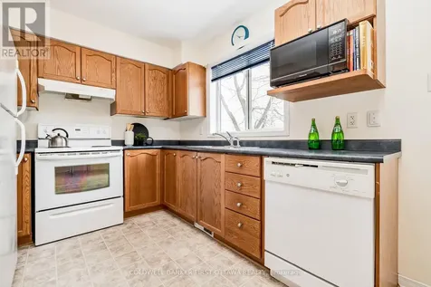389 Wiffen Private Ottawa ON K2H 1G4