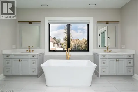 481 Chartwell Road Oakville ON L6J 4A6