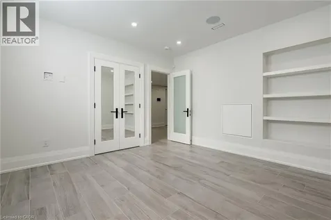 481 Chartwell Road Oakville ON L6J 4A6