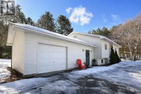 1855 Old Barry's Bay Road South Madawaska Valley ON K0B 1K0