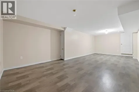 24 Kenyon Crescent Grimsby ON L3M 5S4