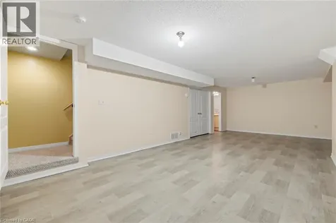 24 Kenyon Crescent Grimsby ON L3M 5S4