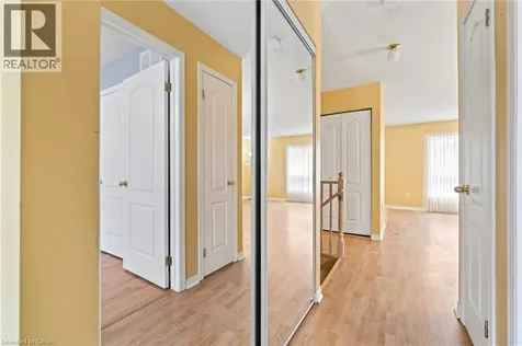 24 Kenyon Crescent Grimsby ON L3M 5S4