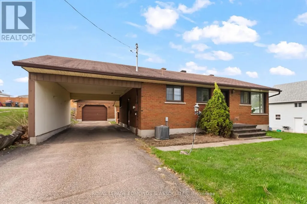 90 Deacon Street Pembroke ON K8A 2J4