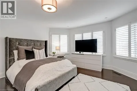 234 Brookfield Avenue Burlington ON L7N 1T8