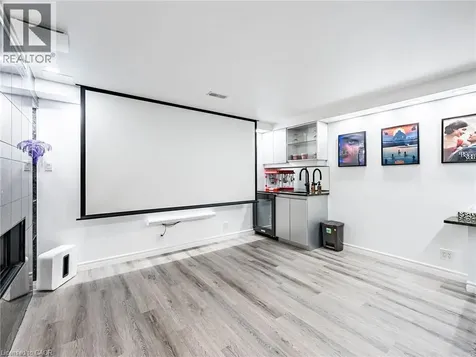 253 Greenwood Drive Angus ON L0M 1B4