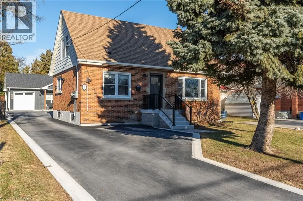 298 East 36th Street Hamilton ON L8V 3Z8