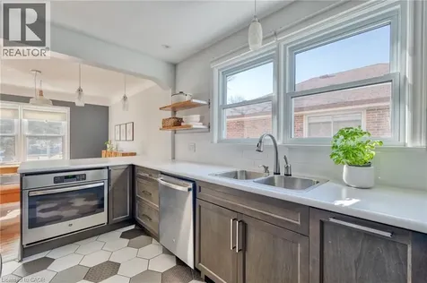 298 East 36th Street Hamilton ON L8V 3Z8