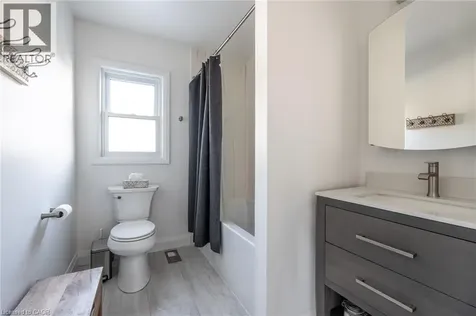 298 East 36th Street Hamilton ON L8V 3Z8