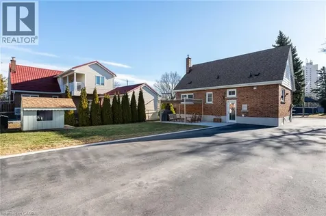 298 East 36th Street Hamilton ON L8V 3Z8