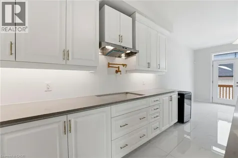 132 Settlers Road East Oakville ON L6H 0Y3