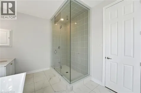 132 Settlers Road East Oakville ON L6H 0Y3