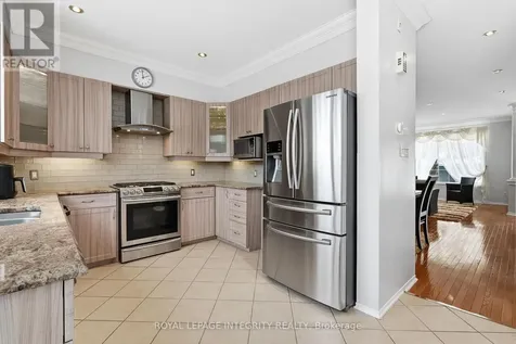 2104 Sandy Oaks Drive Ottawa ON K1W 1H5