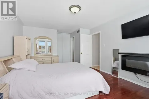 2104 Sandy Oaks Drive Ottawa ON K1W 1H5