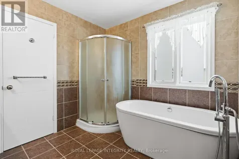 2104 Sandy Oaks Drive Ottawa ON K1W 1H5