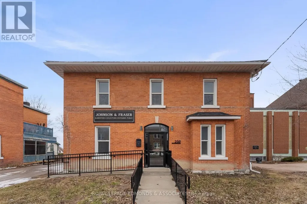 259 Pembroke Street East Pembroke ON K8A 3J9