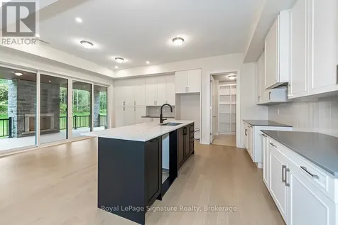 126 Dorothy Drive Blue Mountains ON N0H 1J0