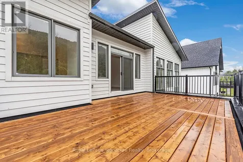 126 Dorothy Drive Blue Mountains ON N0H 1J0