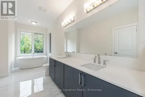 126 Dorothy Drive Blue Mountains ON N0H 1J0
