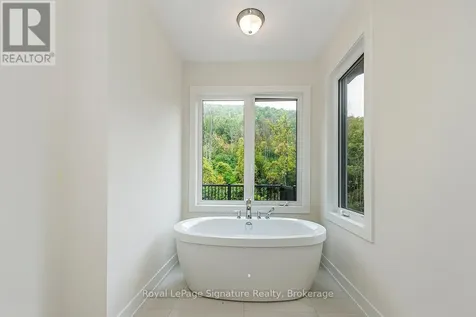 126 Dorothy Drive Blue Mountains ON N0H 1J0