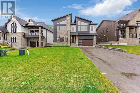 126 Dorothy Drive Blue Mountains ON N0H 1J0