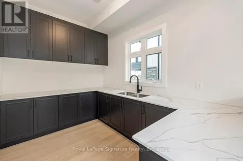 126 Dorothy Drive Blue Mountains ON N0H 1J0