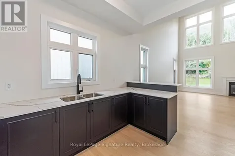 126 Dorothy Drive Blue Mountains ON N0H 1J0