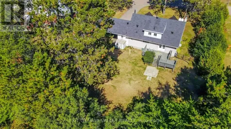23 Sprucedale Avenue Madawaska Valley ON K0J 1B0