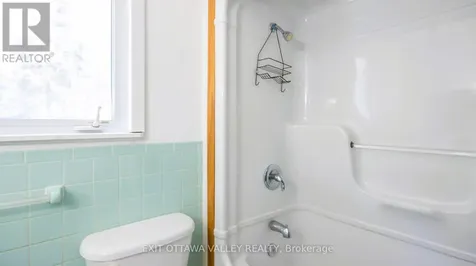 23 Sprucedale Avenue Madawaska Valley ON K0J 1B0