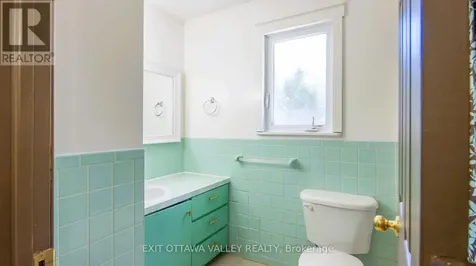 23 Sprucedale Avenue Madawaska Valley ON K0J 1B0
