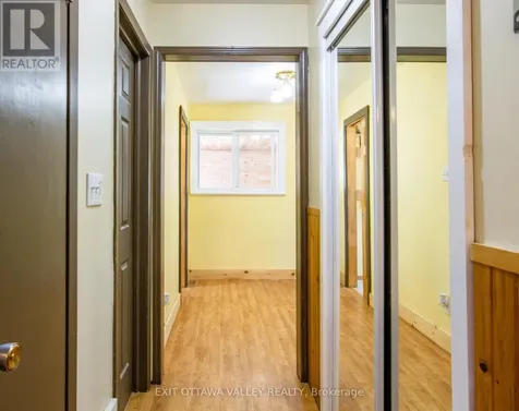23 Sprucedale Avenue Madawaska Valley ON K0J 1B0