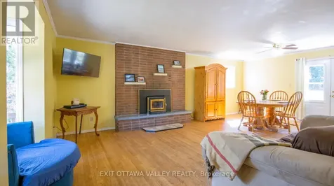 23 Sprucedale Avenue Madawaska Valley ON K0J 1B0
