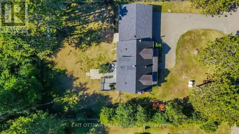 23 Sprucedale Avenue Madawaska Valley ON K0J 1B0