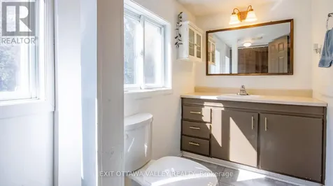 23 Sprucedale Avenue Madawaska Valley ON K0J 1B0