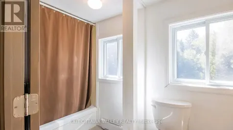 23 Sprucedale Avenue Madawaska Valley ON K0J 1B0