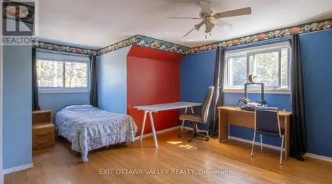 23 Sprucedale Avenue Madawaska Valley ON K0J 1B0