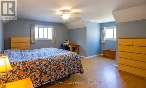 23 Sprucedale Avenue Madawaska Valley ON K0J 1B0