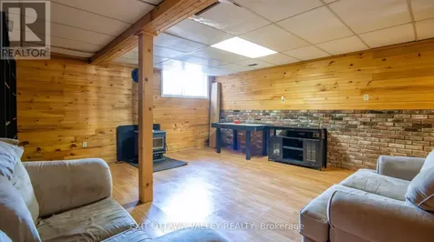 23 Sprucedale Avenue Madawaska Valley ON K0J 1B0