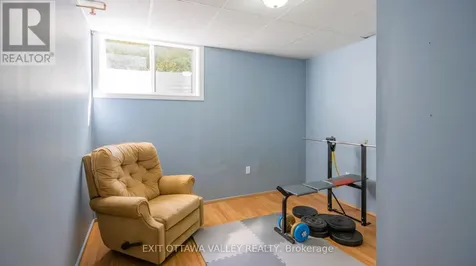 23 Sprucedale Avenue Madawaska Valley ON K0J 1B0