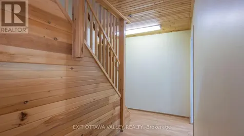 23 Sprucedale Avenue Madawaska Valley ON K0J 1B0