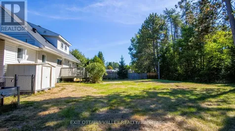 23 Sprucedale Avenue Madawaska Valley ON K0J 1B0