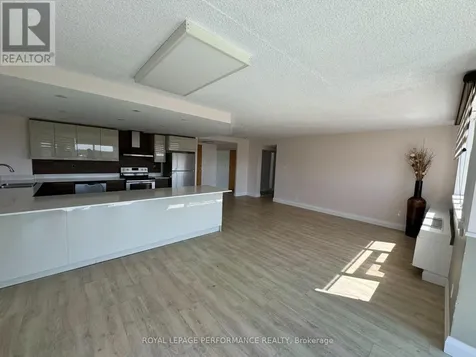 2760 Carousel Crescent Ottawa ON K1T 2N4
