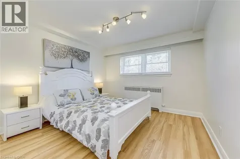 288 Reynolds Street Oakville ON L6J 3L4