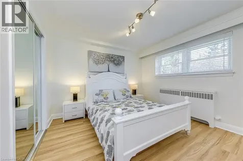 288 Reynolds Street Oakville ON L6J 3L4