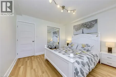 288 Reynolds Street Oakville ON L6J 3L4